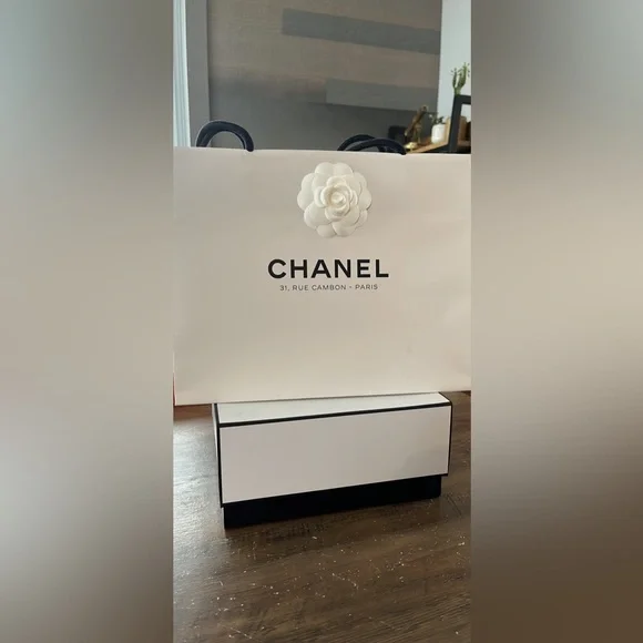 Chanel shopping paper bag, box and ruban - Picture 3 of 5